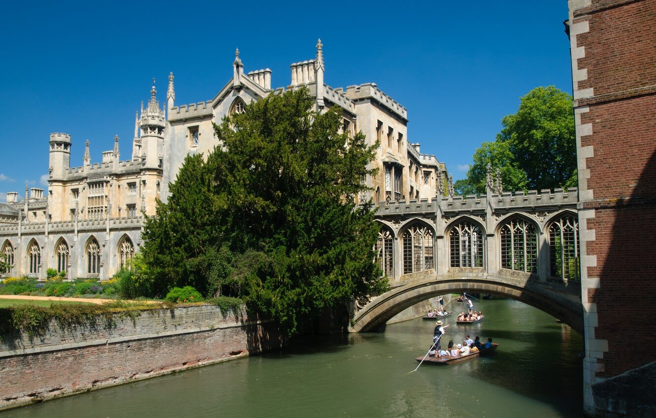 Winter UK-Cambridge and Oxford Holiday Travel & Tour Package